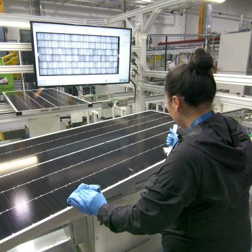 Chineses têm interesse em implantar fábrica para produzir placas solares no Tocantins